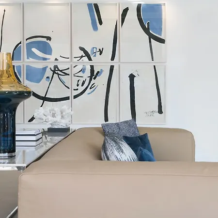 Adriana Hvar Χβαρ