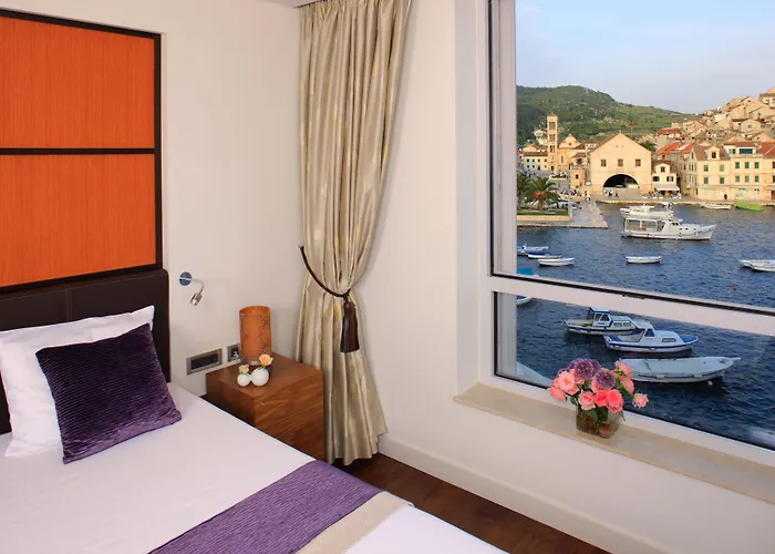Adriana Hvar 4*