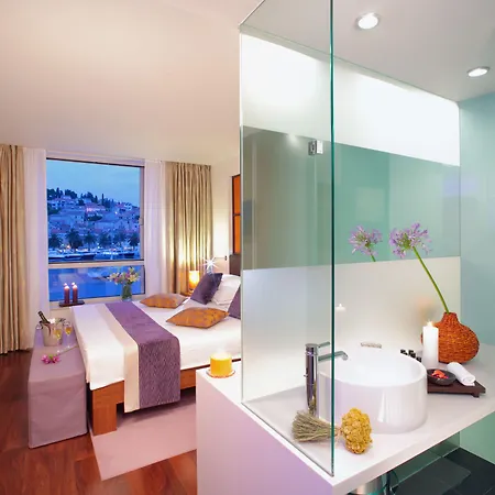 أدريانا سبا 4*