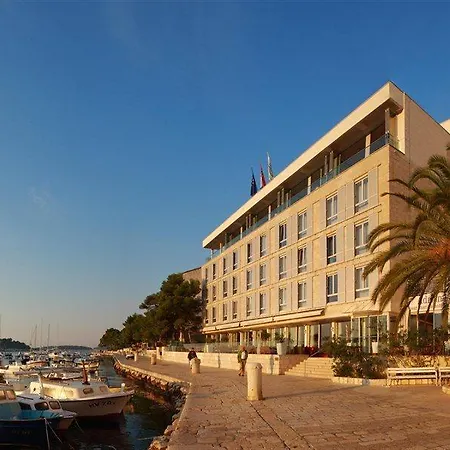 Adriana Hvar 4* חוואר