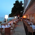 阿德瑞安纳哈瓦温泉酒店 4* 赫瓦尔